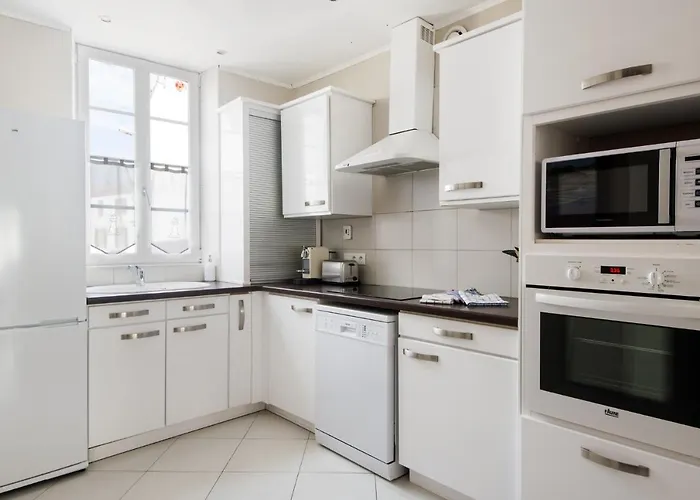 Сasa de vacaciones Maison De Village Le Patio Proche Du Marché Avec